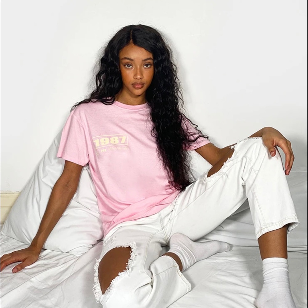 Pink graphic world tour t shirt